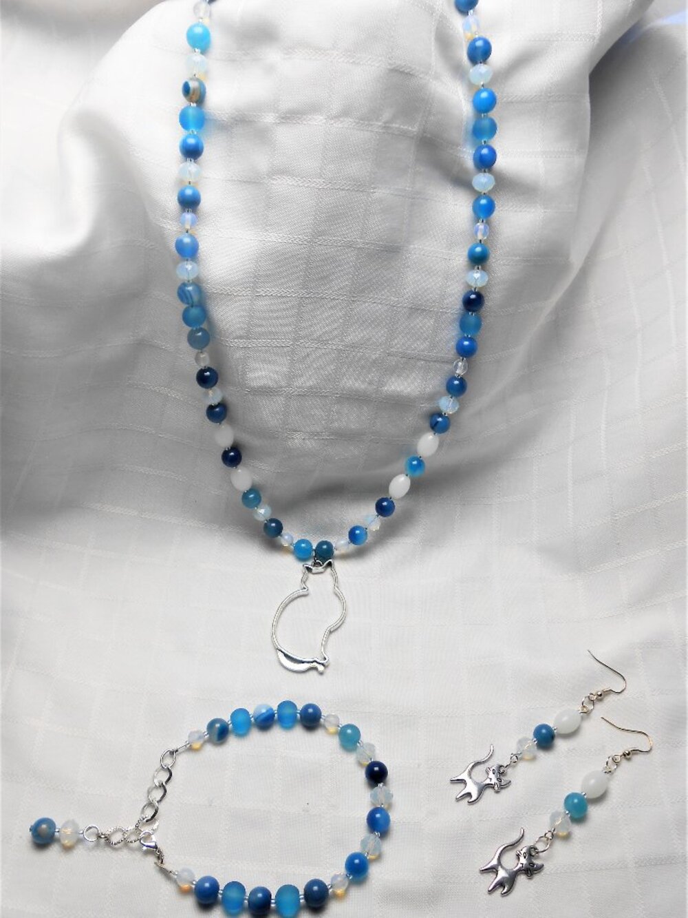 No 1155 Handmade jewelry set:  necklace, bracelet and earrings with cats